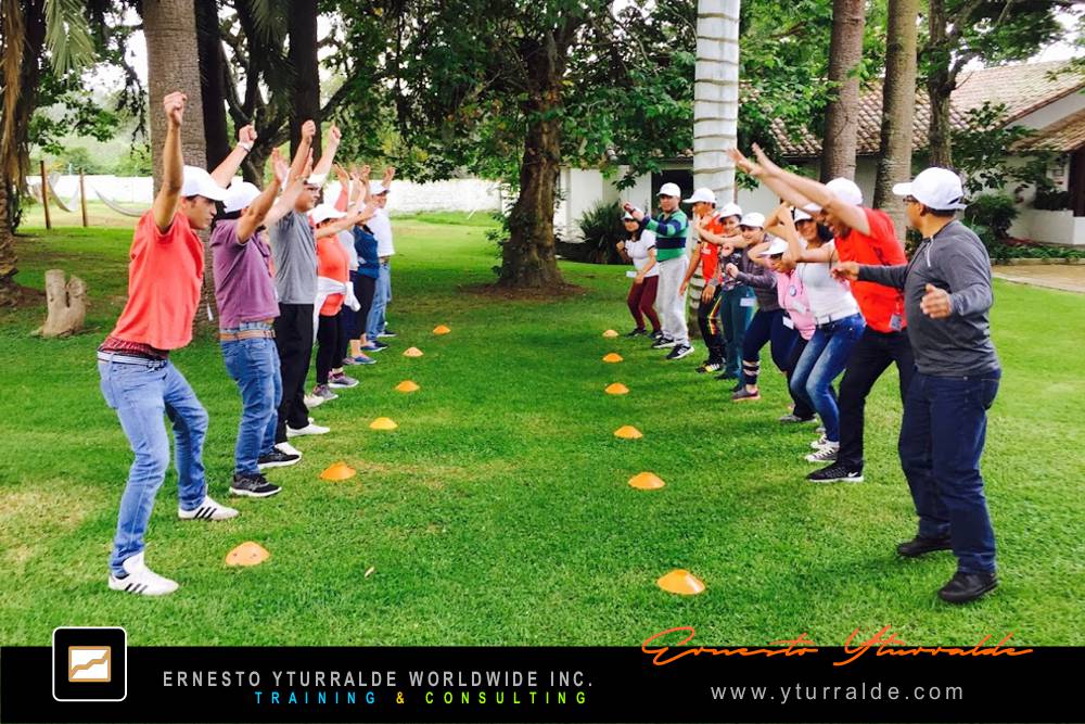 Jornada de Team Building en Quito utilizando talleres de cuerdas